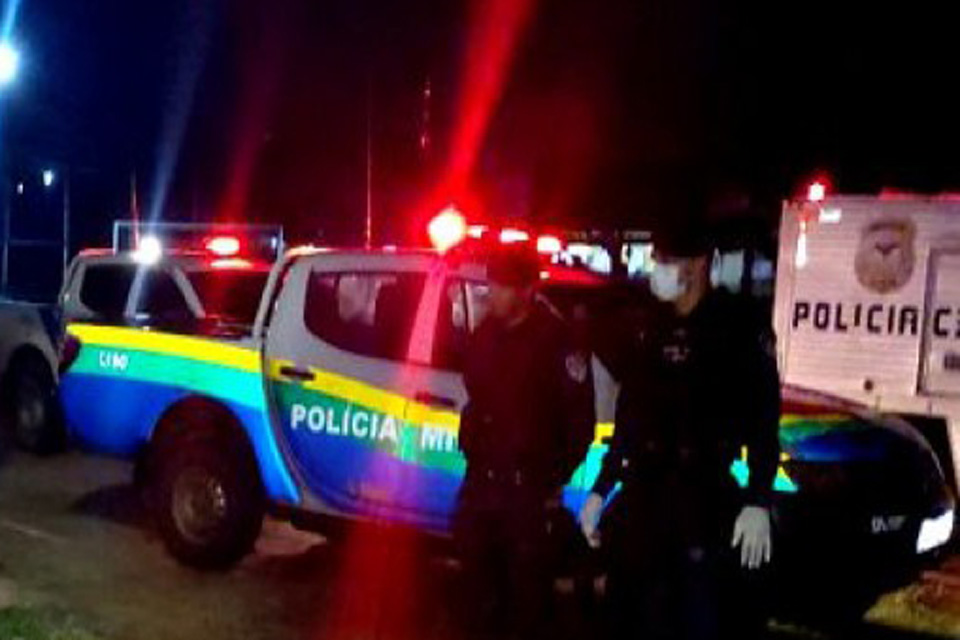   Homem é executado a facadas em campo de futebol em Porto Velho