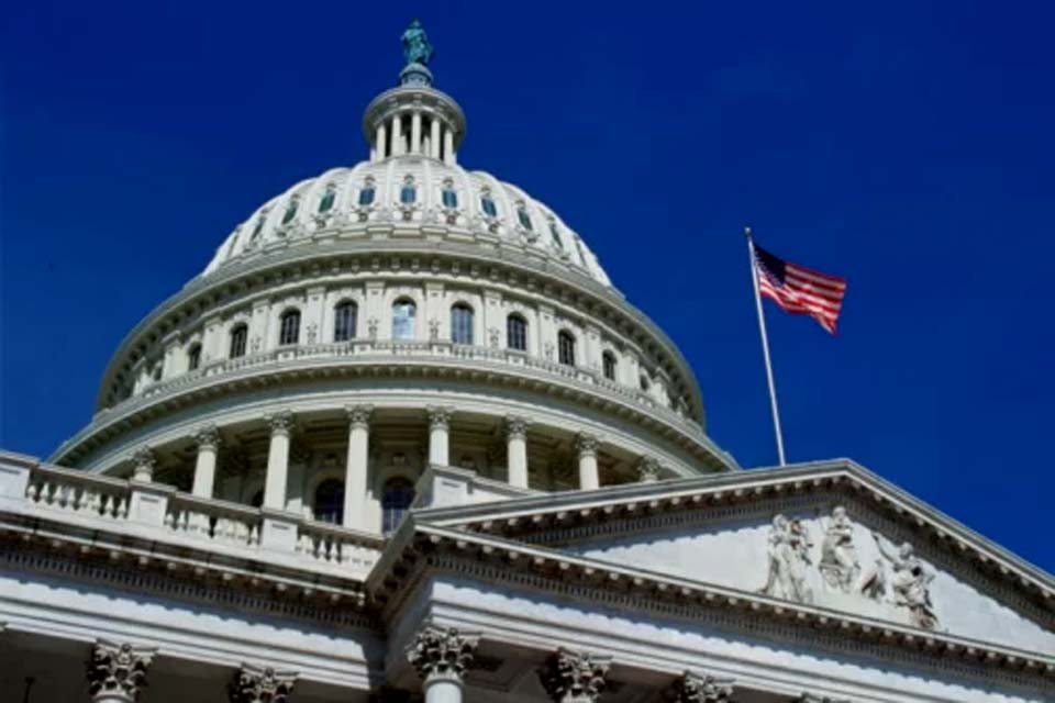 Câmara dos EUA aprova suspensão do teto da dívida, e calote deve ser evitado
