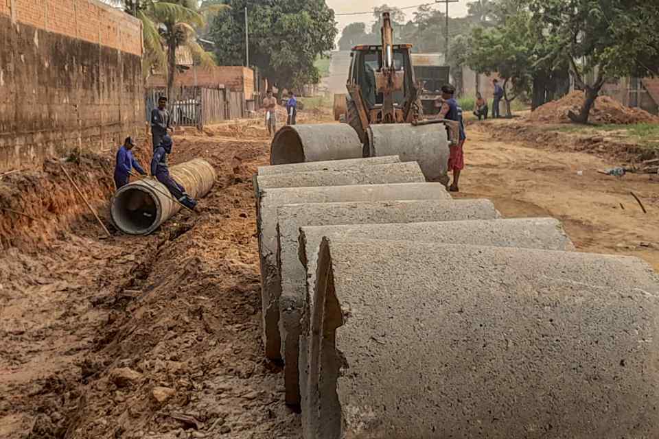 Semosp implanta rede de drenagem no fim da avenida Mato Grosso