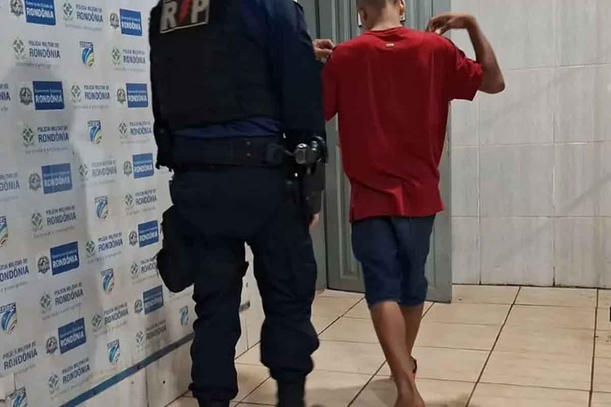 Adolescente é apreendido com simulacro e munição 9mm em Porto Velho