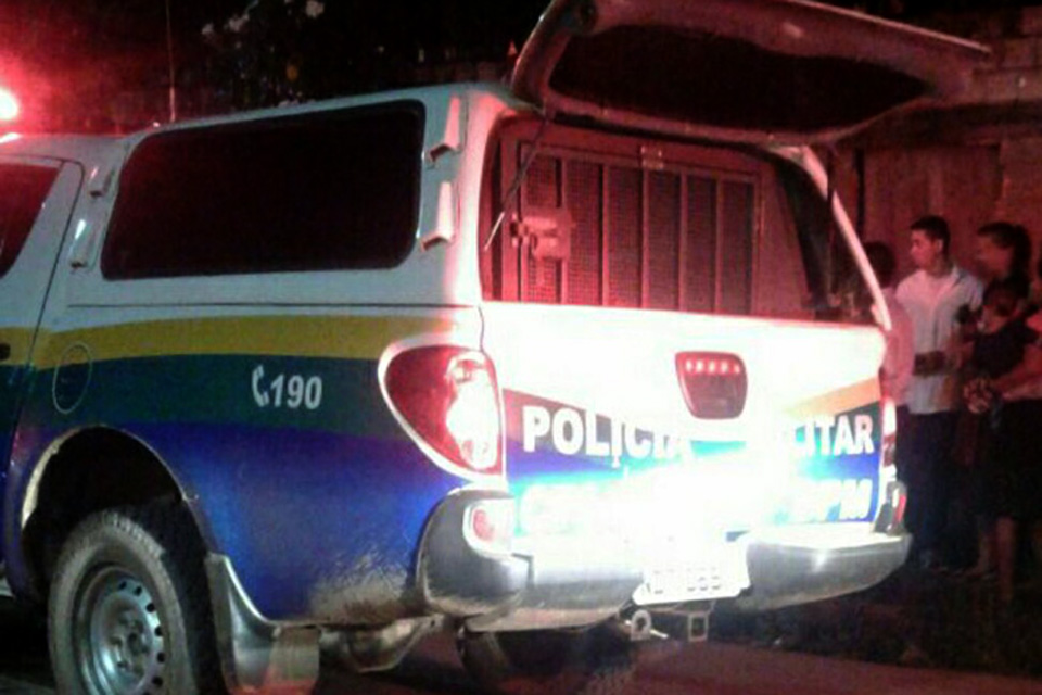 Mulher é presa após atacar vizinho a golpes de facão na zona leste