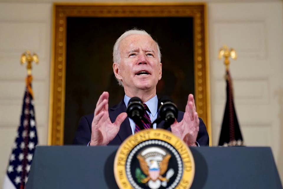 Presidente dos Estados Unidos, Joe Biden revoga veto de Trump a imigrantes