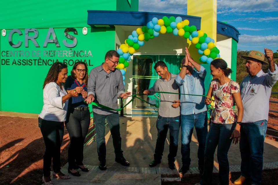 Marcos Rocha participa de solenidade de entrega do Centro de Referência de Assistência Social e títulos urbanos em Parecis