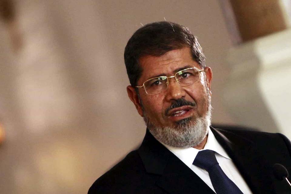 Ex-presidente do Egito Mohammed Morsi morre em tribunal