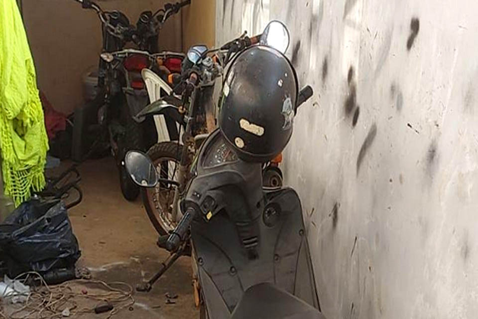 Policiais descobrem casa usada para clonar motos roubadas na zona Sul