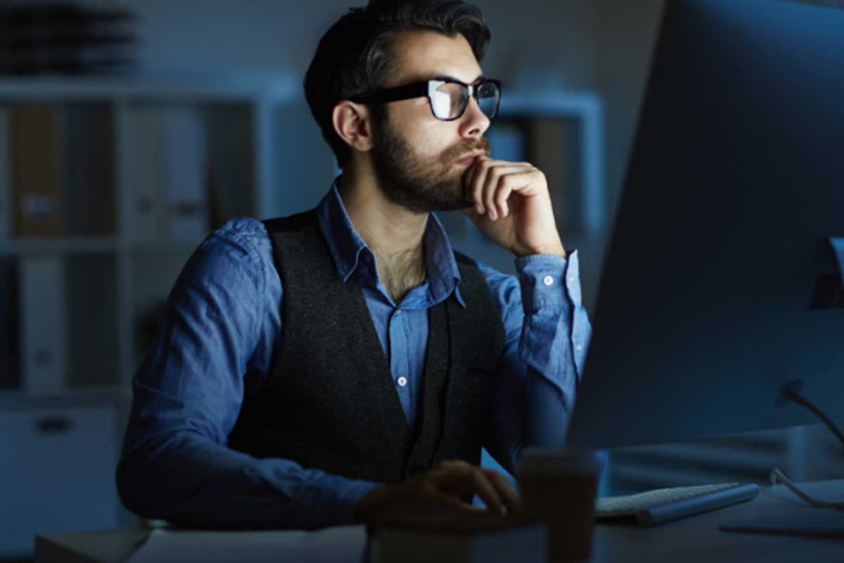 Shadow AI no trabalho: como o RH pode lidar com o uso não-oficial de ferramentas de IA pelos colaboradores