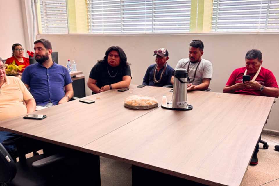 Prefeitura realiza uma reunião com lideranças indígenas para tratar de ações voltadas à educação infantil indígena 