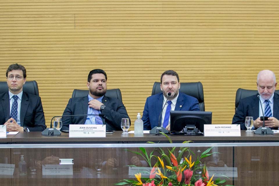 Na abertura do 3º Fórum dos Legisladores Municipais, presidente Alex Redano reforça papel dos vereadores