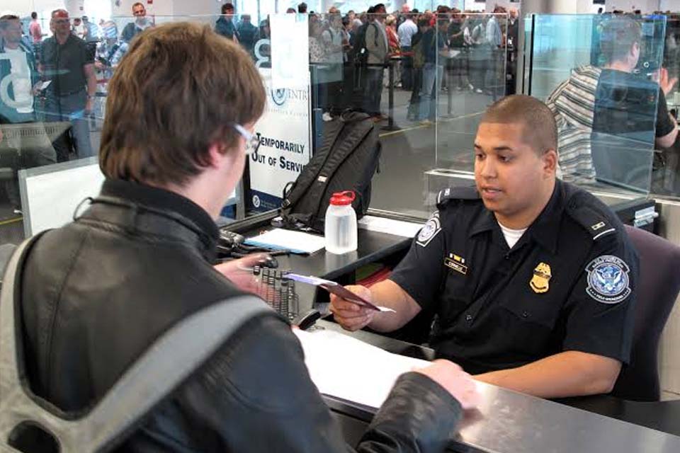 Quais são os documentos necessários ao viajar para os Estados Unidos?