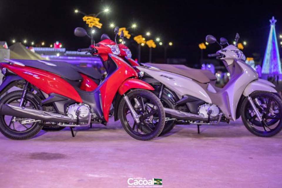 Prefeitura sorteia quatro motos 0km aos contribuintes do IPTU; confira lista dos ganhadores