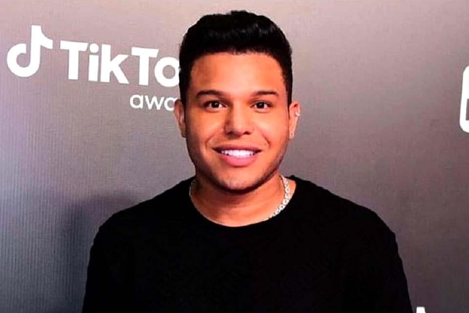 Avião com equipe de Tierry abre a porta durante voo e precisa fazer pouso de emergência