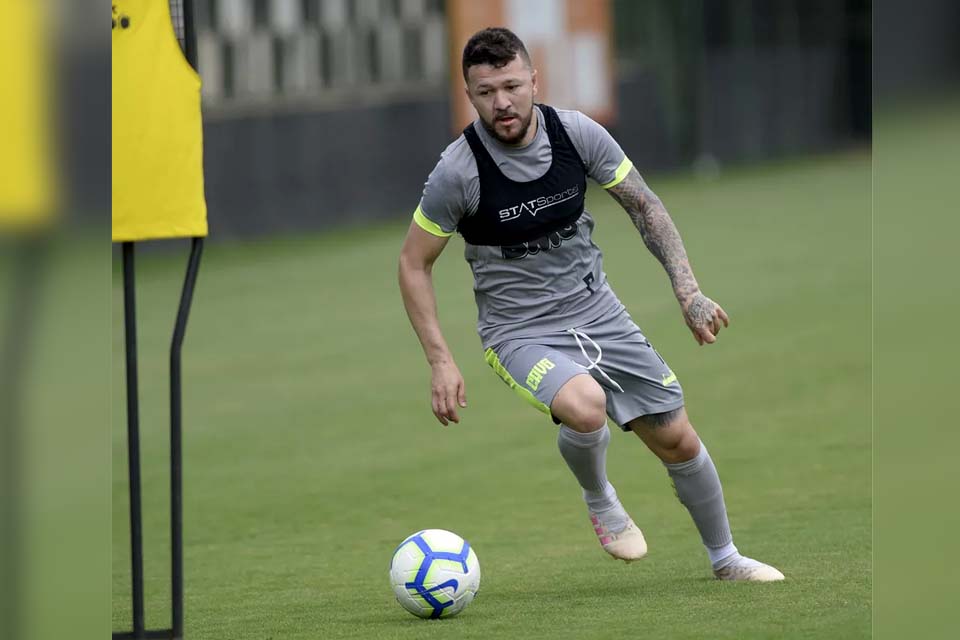 Ceará faz proposta superior que Fluminense por Rossi e se aproxima de atacante