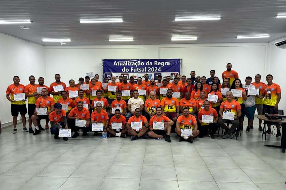 Árbitros jaruenses participam do curso de atualização da regra do Futsal 2024 em Porto Velho