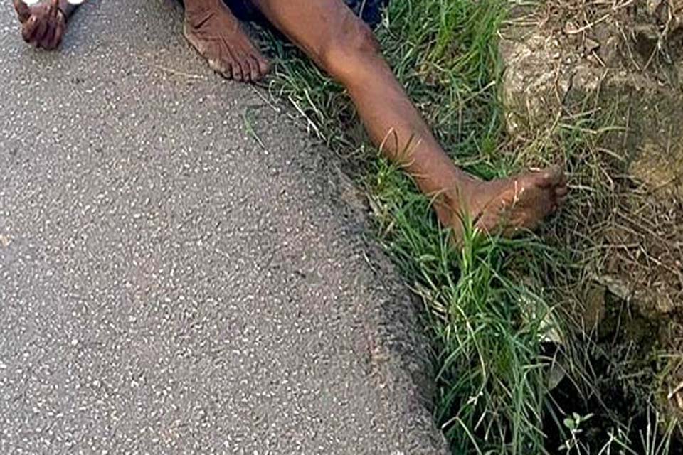 Mulher é atacada a golpe de facão durante briga em frente de bar