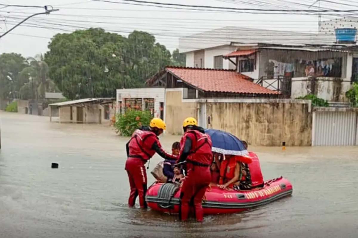 Tempestades em PE deixam quatro mortos e mais de mil desalojados