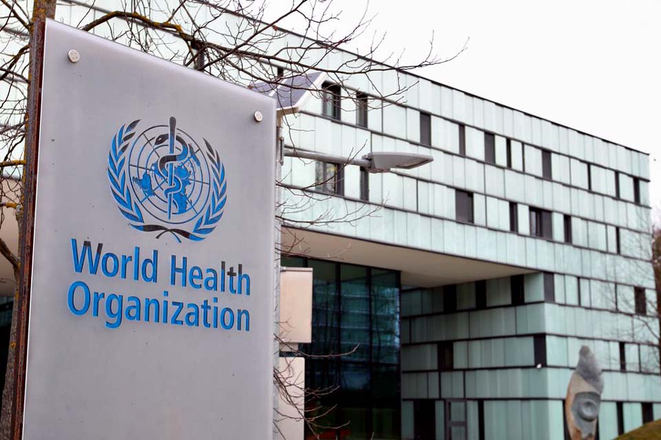 OMS diz que viagens terão que recomeçar e faz apelo a países