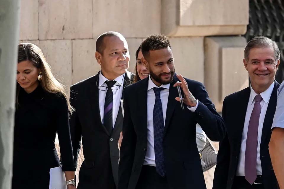 Tribunal catalão isenta Neymar de todas as acusações de fraude em transferência para o Barcelona