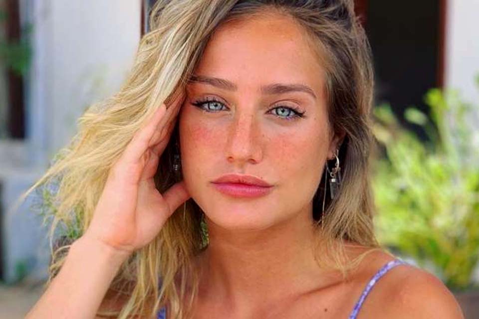 Bruna Griphao desmente rumores de beijo com Thiaguinho