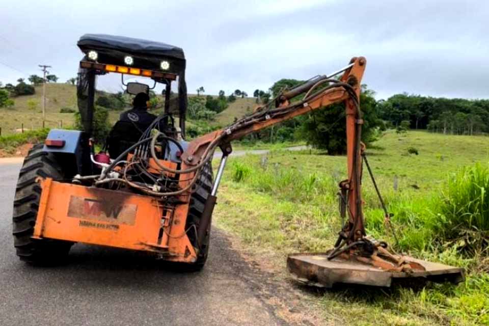 Serviço de roçagem promove mais segurança na RO-481, entre Nova Brasilândia do Oeste e São Miguel do Guaporé