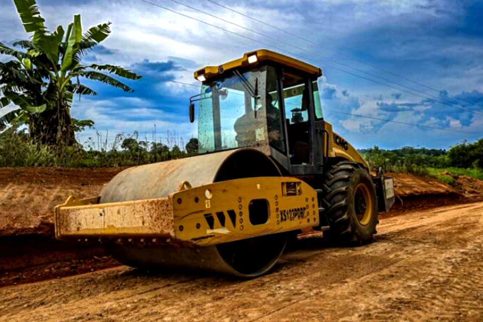 DER executa serviços de melhoria na RO-010, entre a BR-429 e Nova Brasilândia