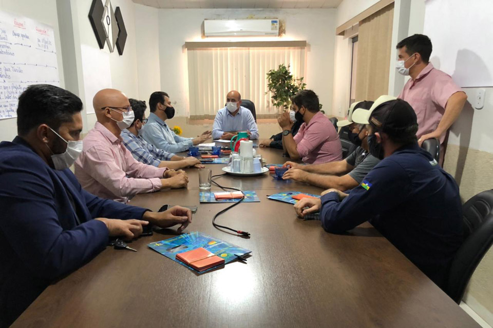 Ismael Crispin debate com comerciantes e representantes do setor produtivo projeto que trata da Lei do Zoneamento