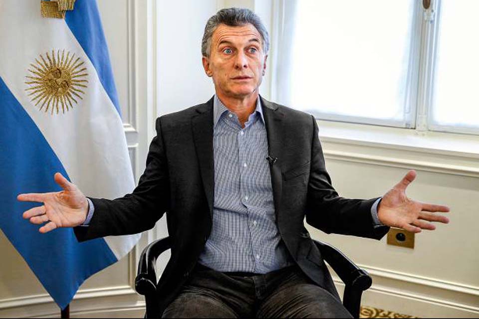 Macri amplia coalizão chamando líder peronista para vice