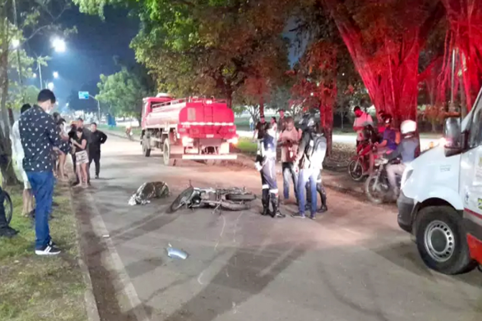 Motociclista morre em colisão entre duas motos na zona leste