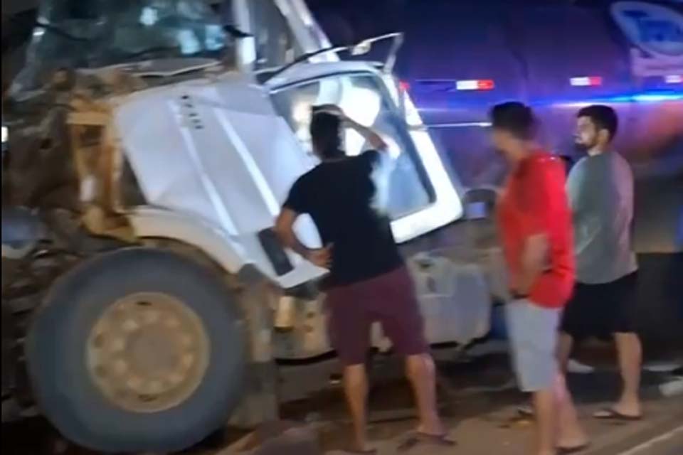 Engavetamento na BR-364 envolve seis veículos entre Jaru e Ariquemes