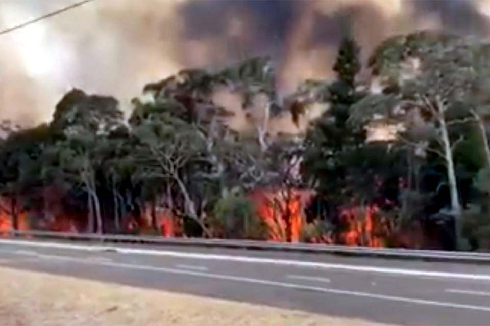Número de mortos em incêndios na Austrália sobe para 27