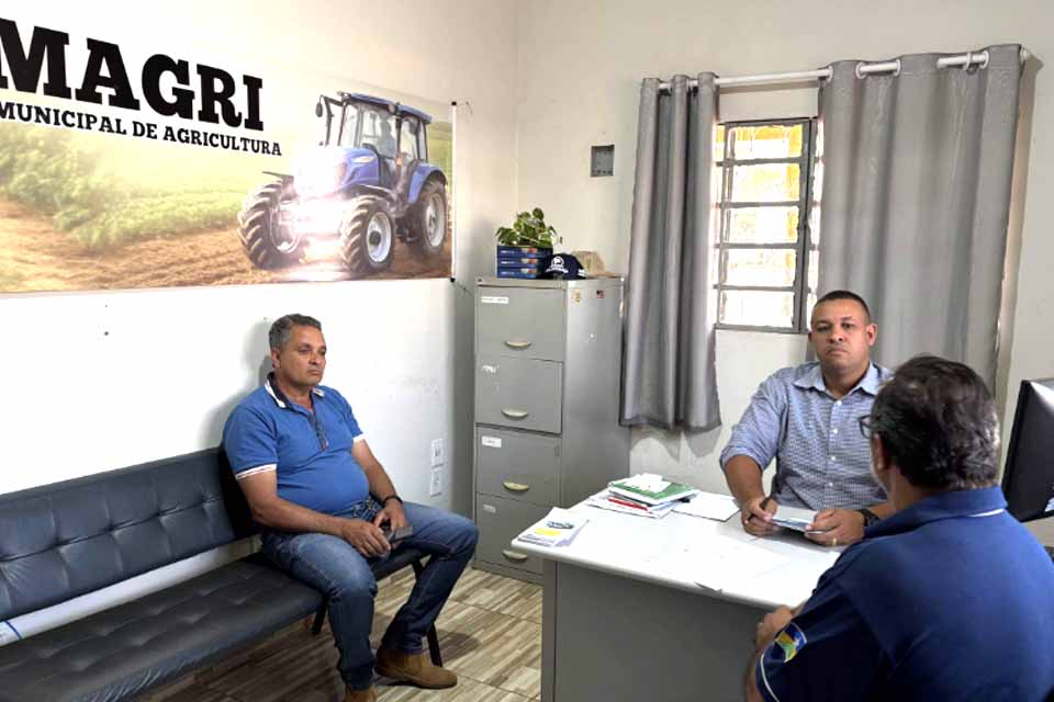 Semagri recebe equipe da Idaron e divulga Seminário Estadual sobre Influenza Viária