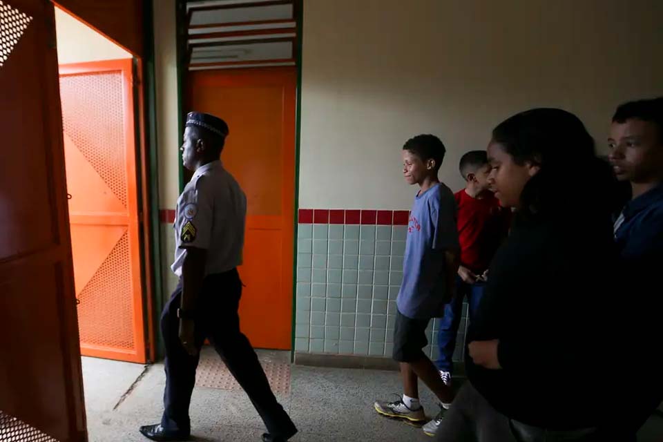 STF dá 10 dias para SP explicar modelo de escolas cívico-militares