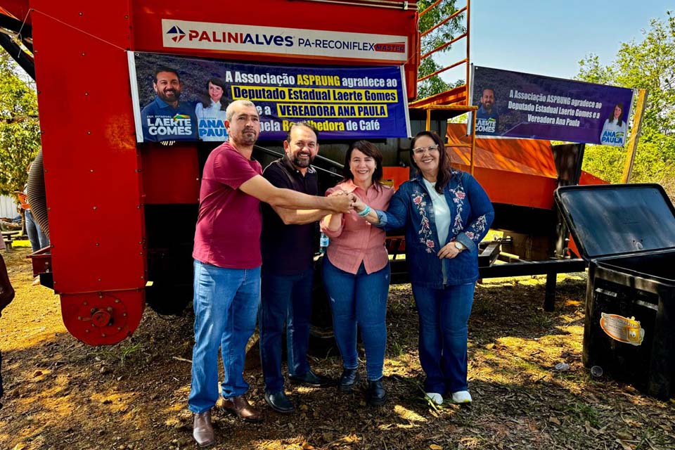 Laerte Gomes entrega máquinas recolhedoras de café para associações de Nova Brasilândia