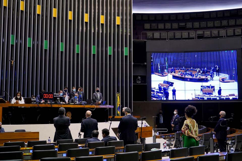 Câmara pode votar projeto que autoriza compra de vacinas por empresas