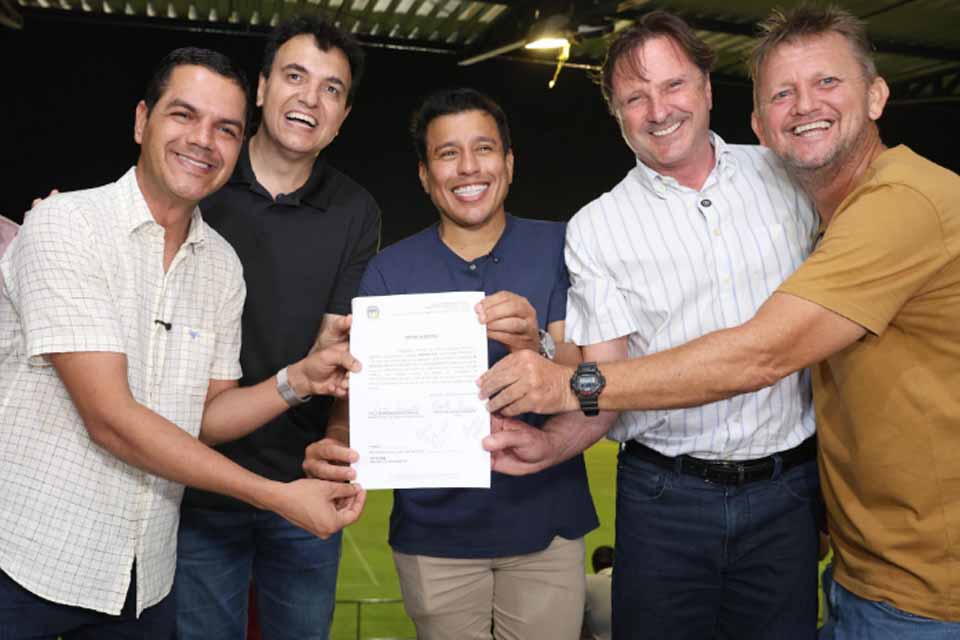 Deputado Cássio Gois garante investimento para construção de pista de caminhada no Estádio Aglair Tonelli e reforça compromisso com o esporte
