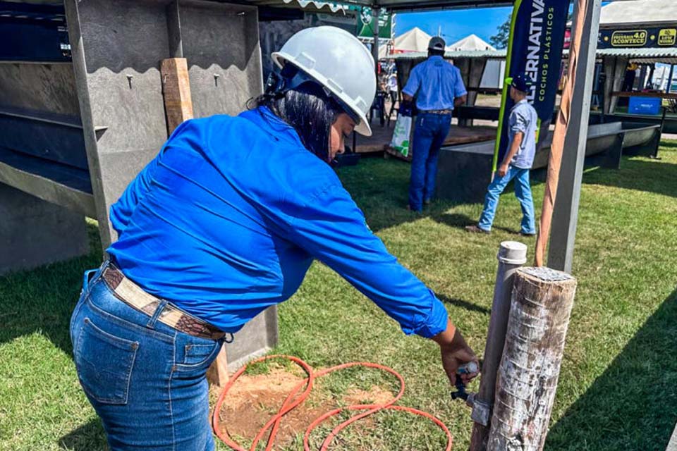Monitoramento da água é realizado por técnicos da Caerd durante a Rondônia Rural Show