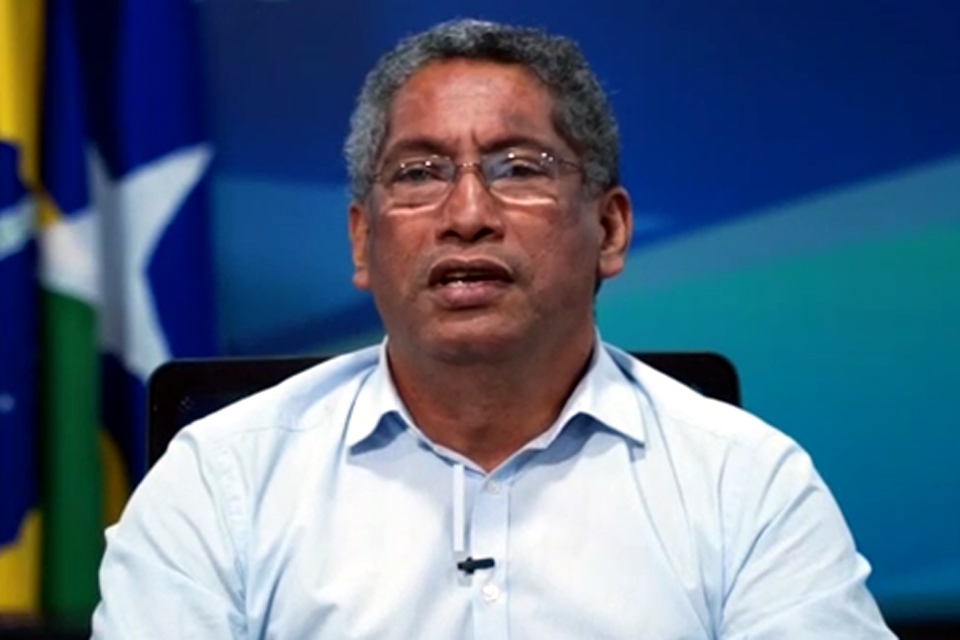  Vídeo – Secretário de Educação no Estado de Rondônia assume erro sobre o episódio da ‘‘patacoada das tabelas’’ relacionado aos profissionais do setor