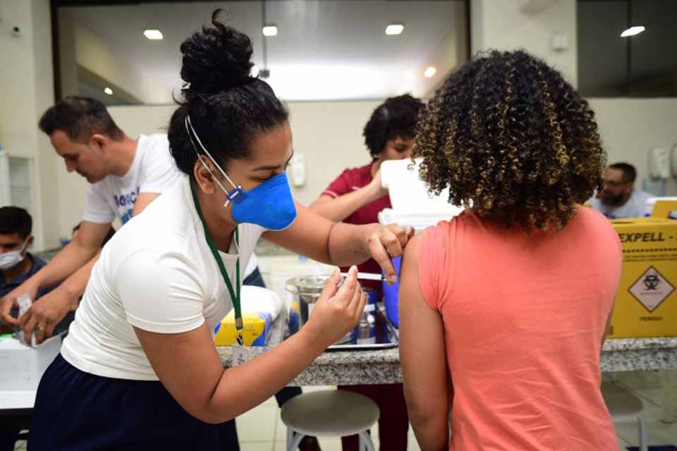 Prefeitura participa do Estácio-Unijipa em Ação com a atualização da caderneta de vacinação