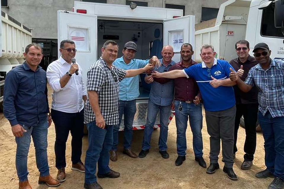 Deputado Estadual Ezequiel Neiva entrega mais uma ambulância para o município de Nova Mamoré