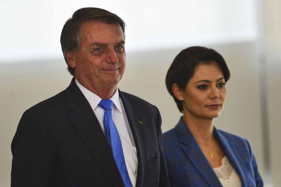 MPF abre procedimento para investigar Bolsonaro e Michelle por peculato