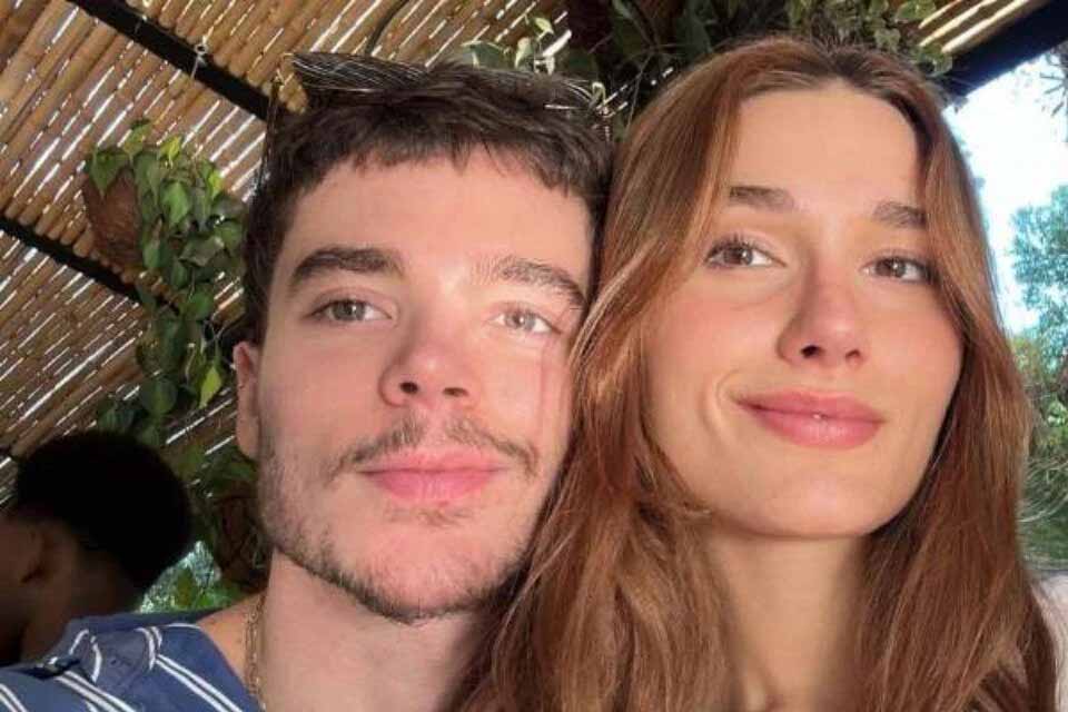 Marido de Sasha Meneghel é criticado por look de crochê e responde: “Uso com frequência”