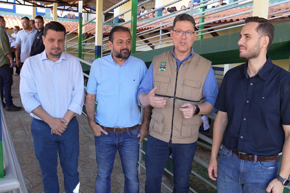 Deputado Laerte Gomes acompanha inauguração de passarela no IEE Marechal Rondon, em Ji-Paraná
