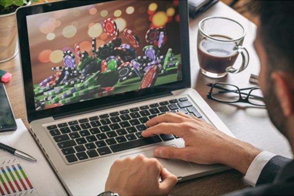 Como propagandas estão popularizando cassinos no Brasil?