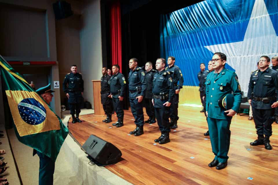 Governo de Rondônia promove policiais militares e concede honrarias durante solenidade em homenagem a Tiradentes