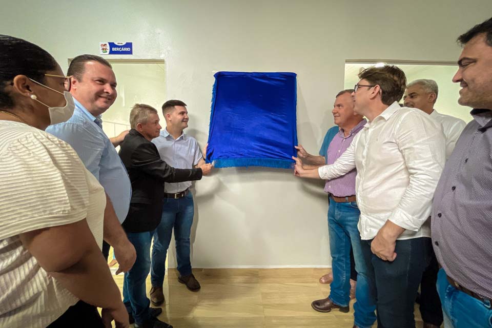 Prefeitura inaugura mais uma escola de educação infantil; obra foi realizada com recurso próprio