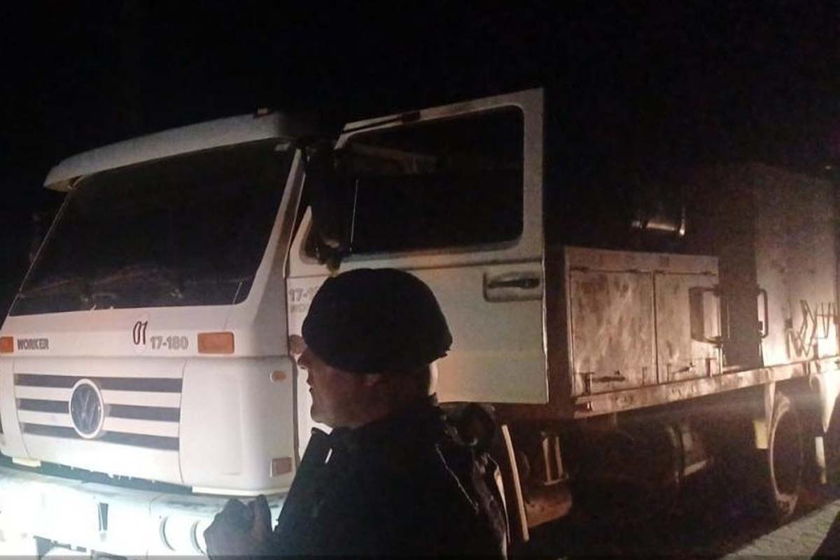 PM prende suspeito de envolvimento em roubo de caminhão e cárcere privado