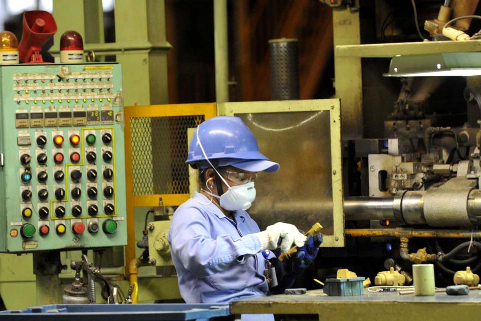 Mercado financeiro prevê queda de 4,11% na economia este ano