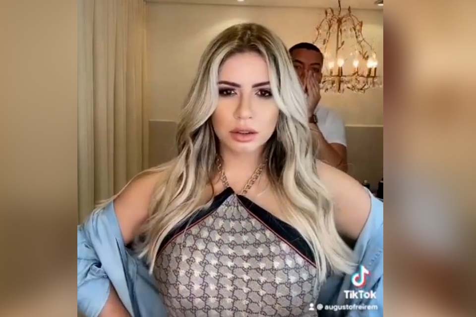Marília Mendonça exibe cabelo platinado e mostra antes e depois de transformação