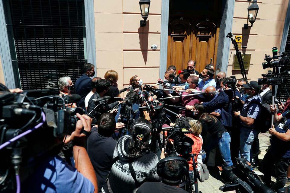 Médico pessoal de Maradona se apresenta a procuradores