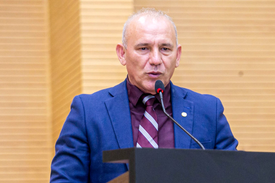 Ezequiel Neiva anuncia obra em estacionamento para melhorar infraestrutura em Colorado do Oeste