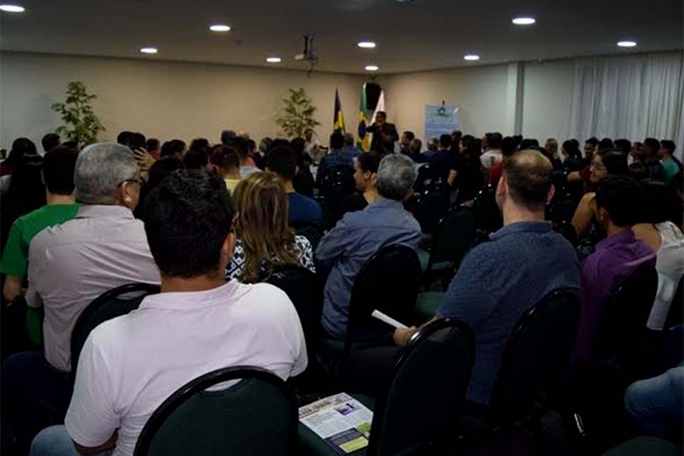 Auditório lotado marcou abertura do II CONEFISCO em Ji-Paraná com palestra sobre a “Reforma Tributária”, ministrada pelo presidente do FENAFISCO